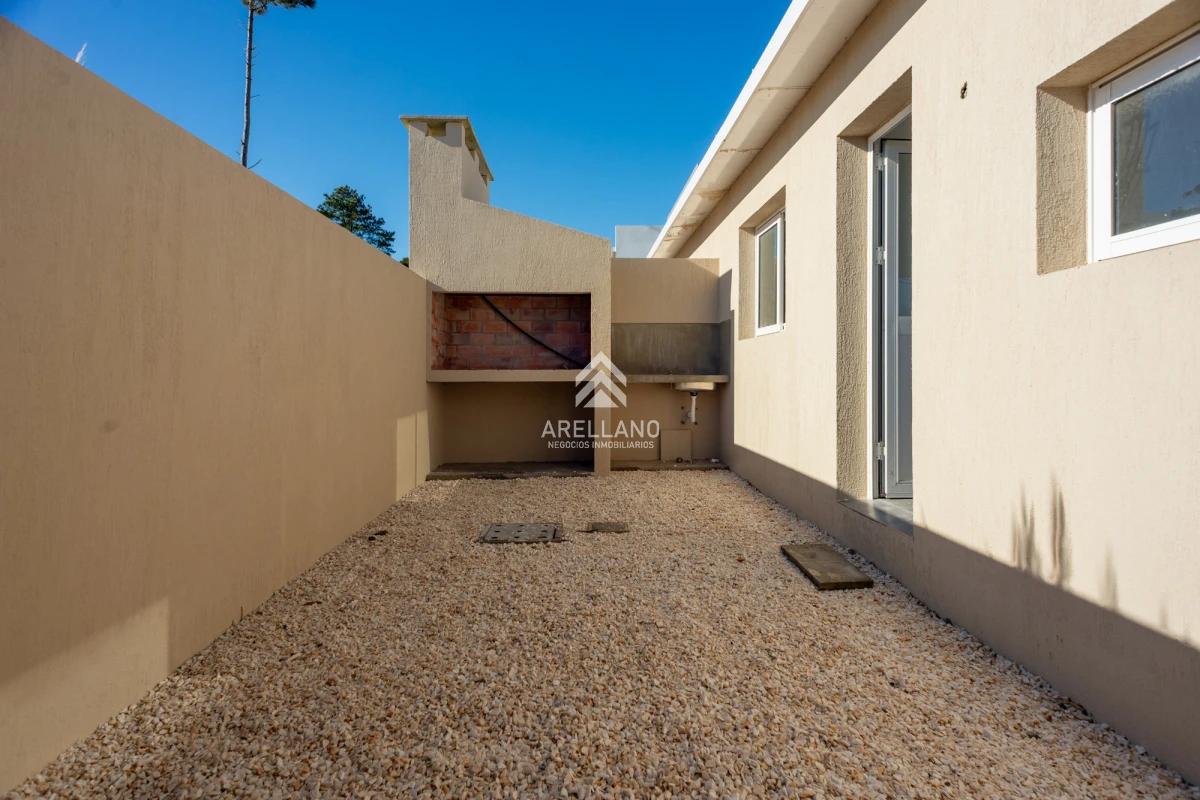 Casa ID.4605 - 2 dormitorios altos de la laguna con garage