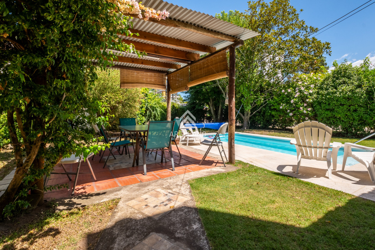 Casa ID.5911 - Venta casa 5 dormitorios, piscina y garage