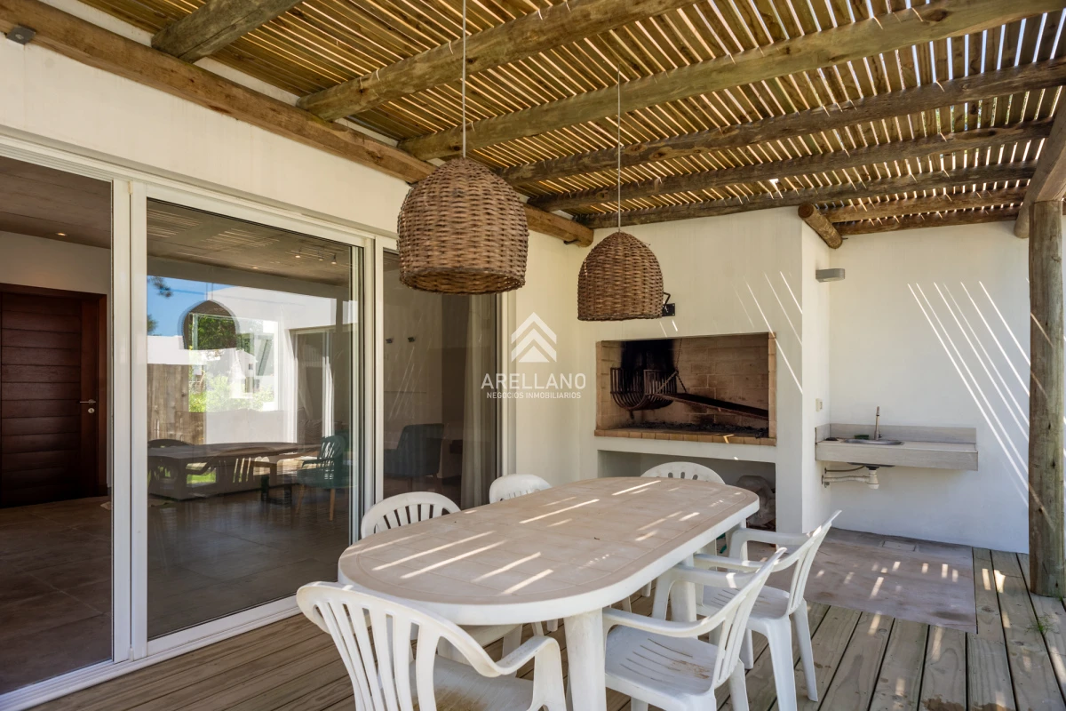 Casa ID.4200 - CASA CON PISCINA EN LA BARRA 3 DORMITORIOS