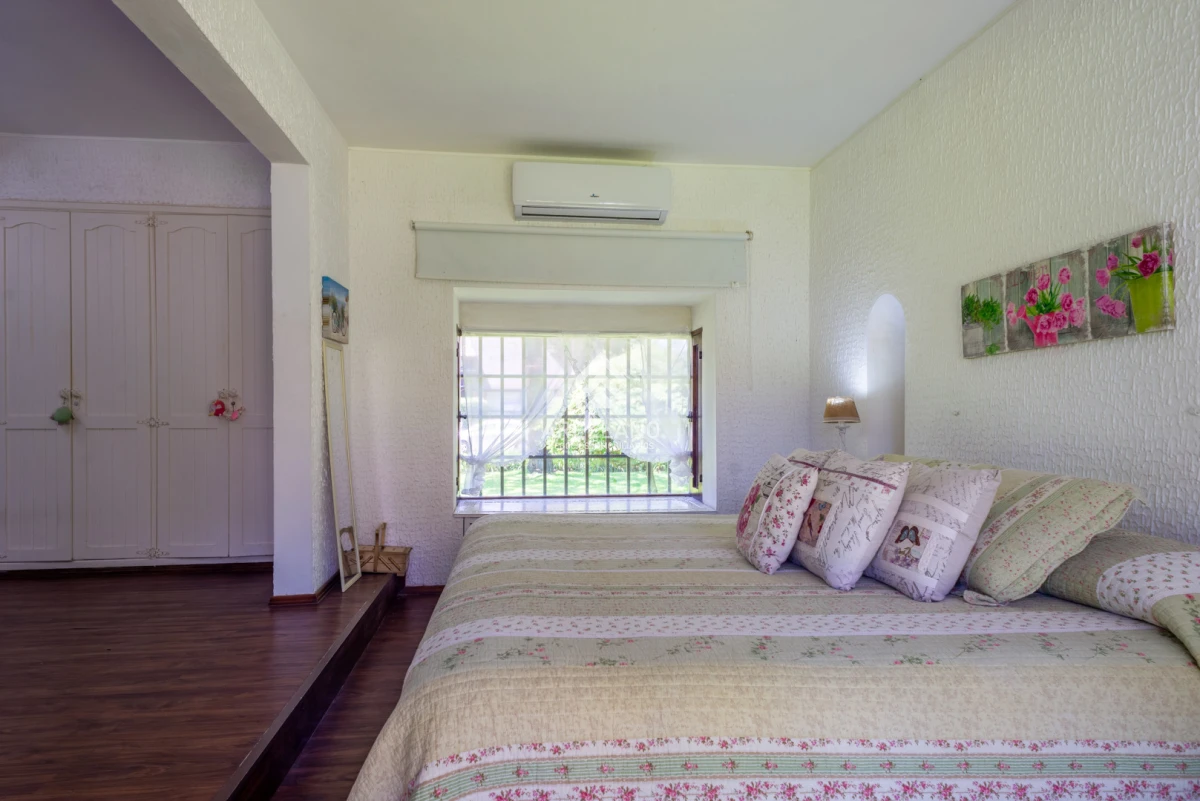 Casa ID.5750 - Alquiler 5 dormitorios piscina climatizada Punta del Este