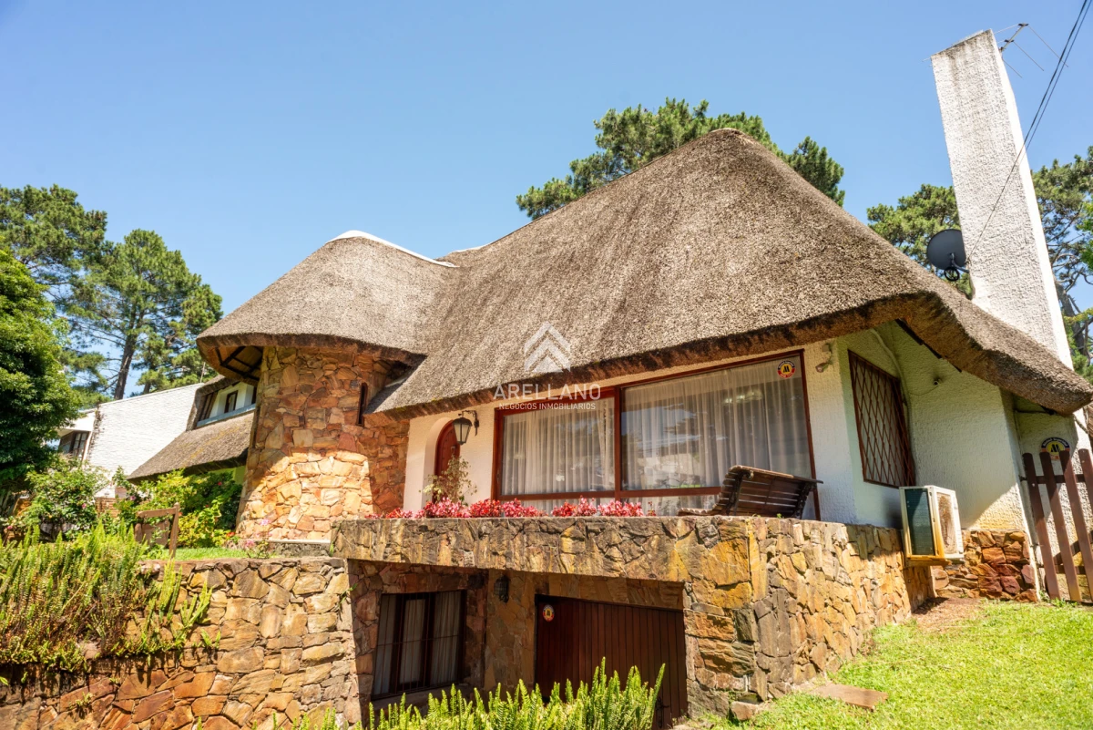 Casa ID.5750 - Alquiler 5 dormitorios piscina climatizada Punta del Este