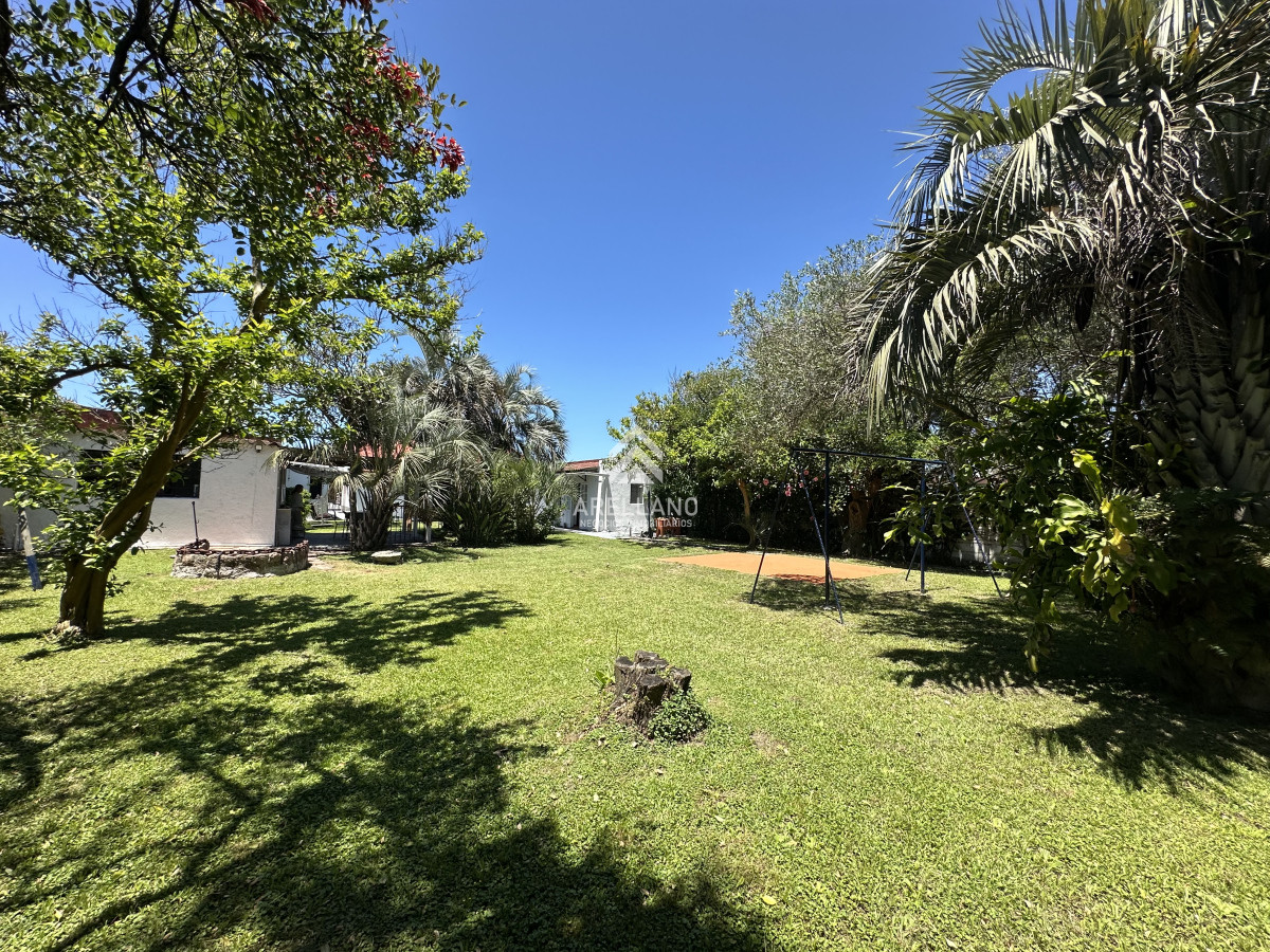 Casa ID.4217 - Venta casa 5 dormitorios en La Coronilla 