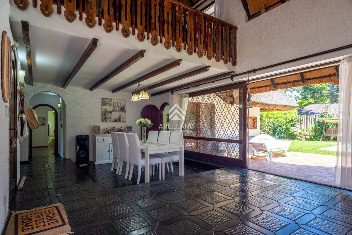 Casa ID.5750 - Alquiler 5 dormitorios piscina climatizada Punta del Este