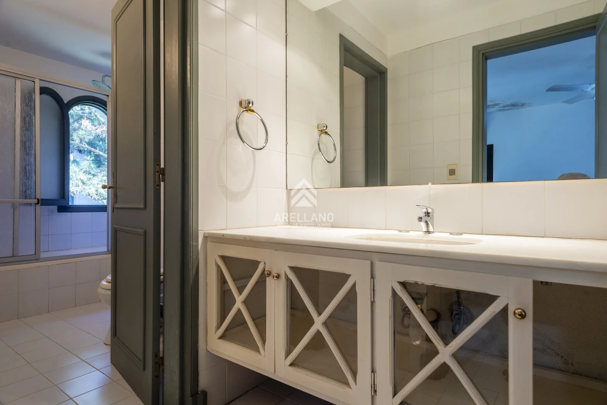 Casa ID.2663 - casa con piscina 5 dormitorios en suite, escritorio jardin amplio
