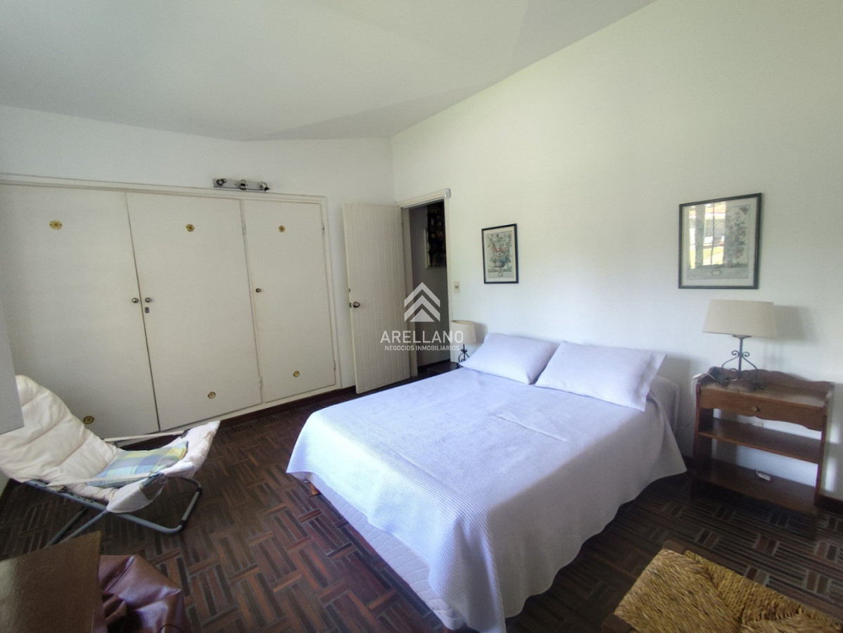 Casa ID.6126 - 2 dormitorios y dependencia en Playa Mansa