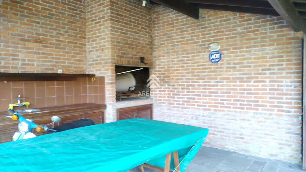 Casa ID.489 - VENTA CASA 4 DORMITORIOS Y DEPENDENCIA  PLAYA MANSA