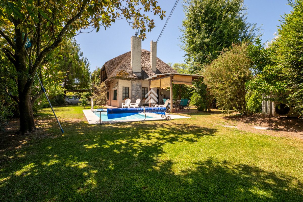 Casa ID.5911 - Venta casa 5 dormitorios, piscina y garage