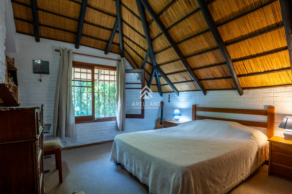 Casa ID.5911 - Venta casa 5 dormitorios, piscina y garage