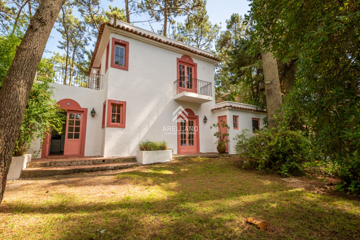 Casa ID.5791 - Casa de estilo en Pinares, 4 habitaciones y 3 baños