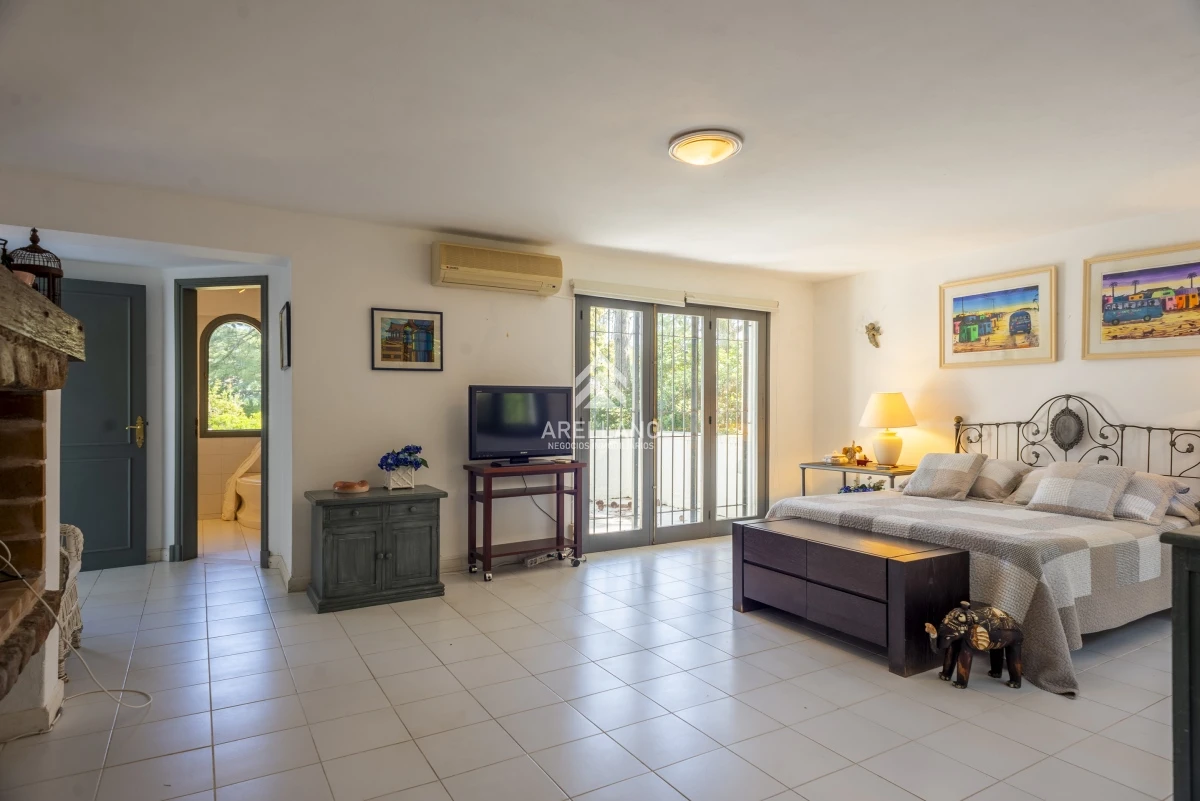 Casa ID.2663 - casa con piscina 5 dormitorios en suite, escritorio jardin amplio
