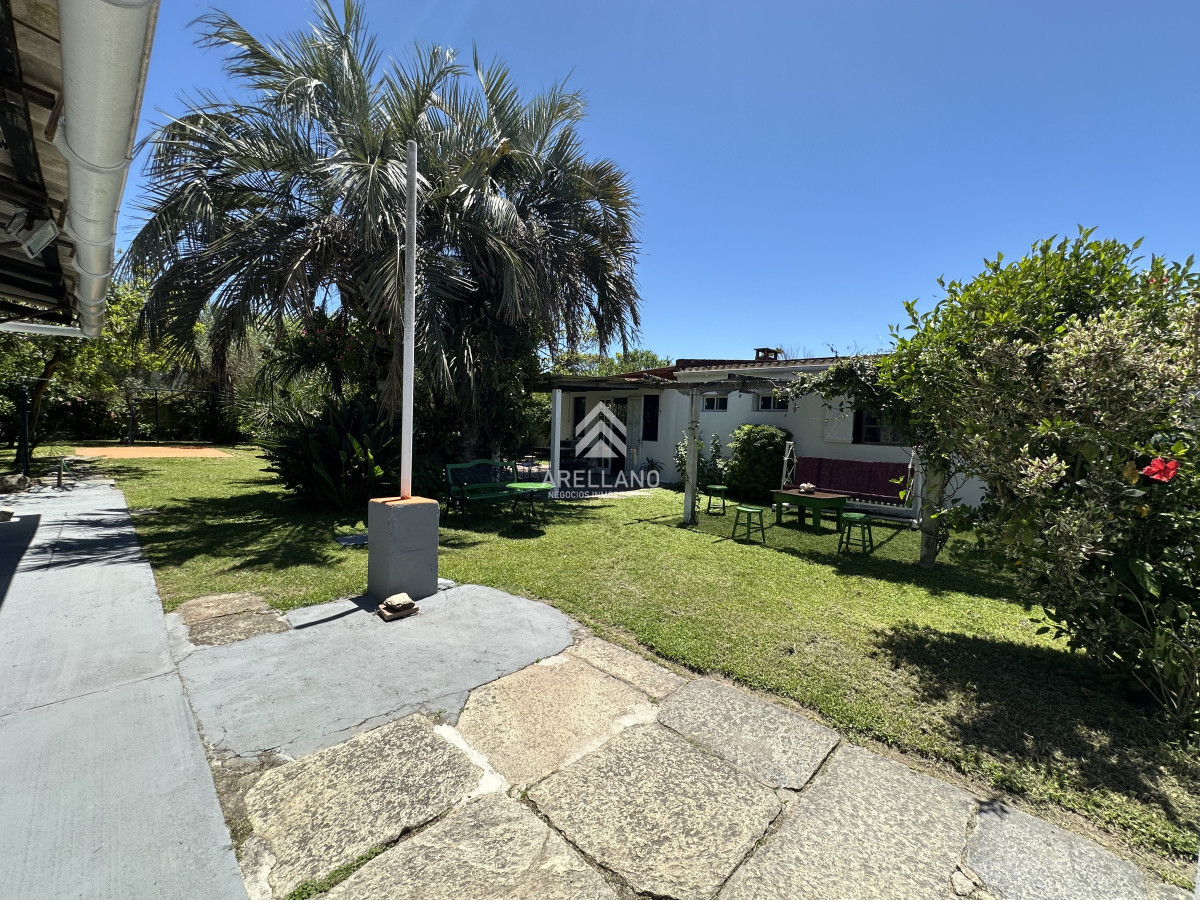 Casa ID.4217 - Venta casa 5 dormitorios en La Coronilla 