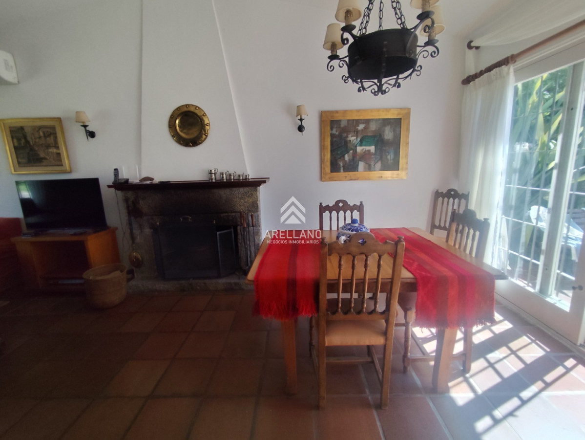 Casa ID.6126 - 2 dormitorios y dependencia en Playa Mansa