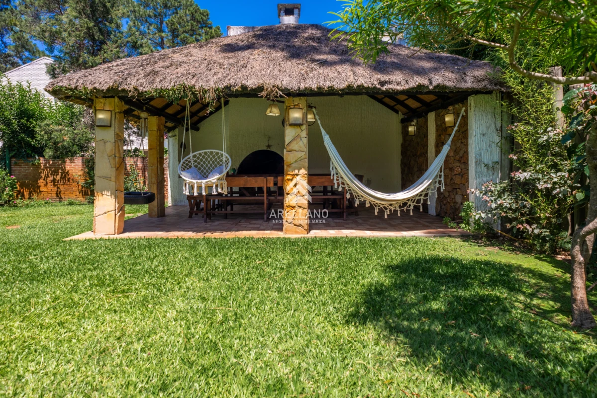 Casa ID.5750 - Alquiler 5 dormitorios piscina climatizada Punta del Este