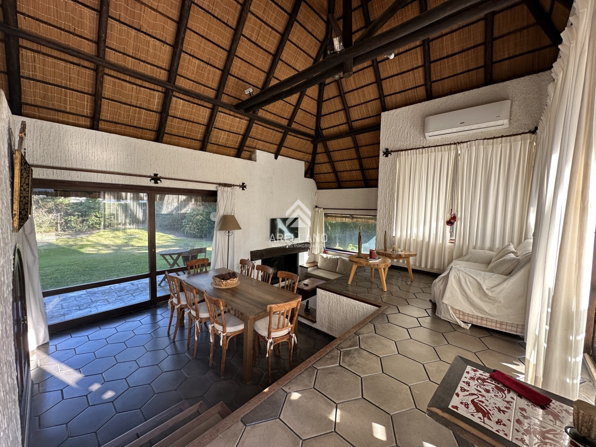 Casa ID.3853 - Casa de 4 dormitorios en Rincon del Indio