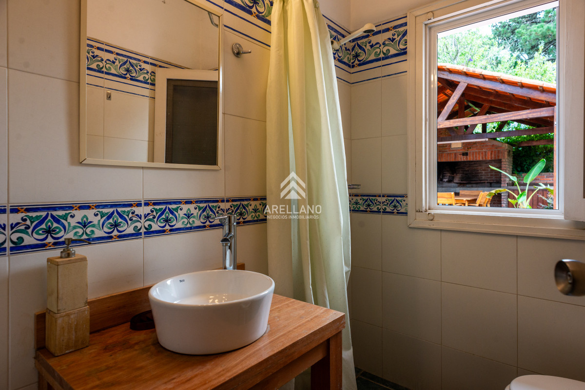 Casa ID.4386 - 3 dormitorios con piscina, Cantegril, Punta del Este