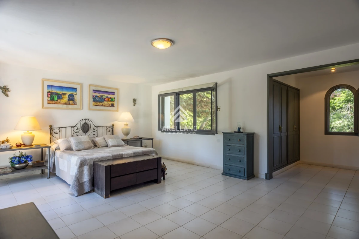 Casa ID.2663 - casa con piscina 5 dormitorios en suite, escritorio jardin amplio
