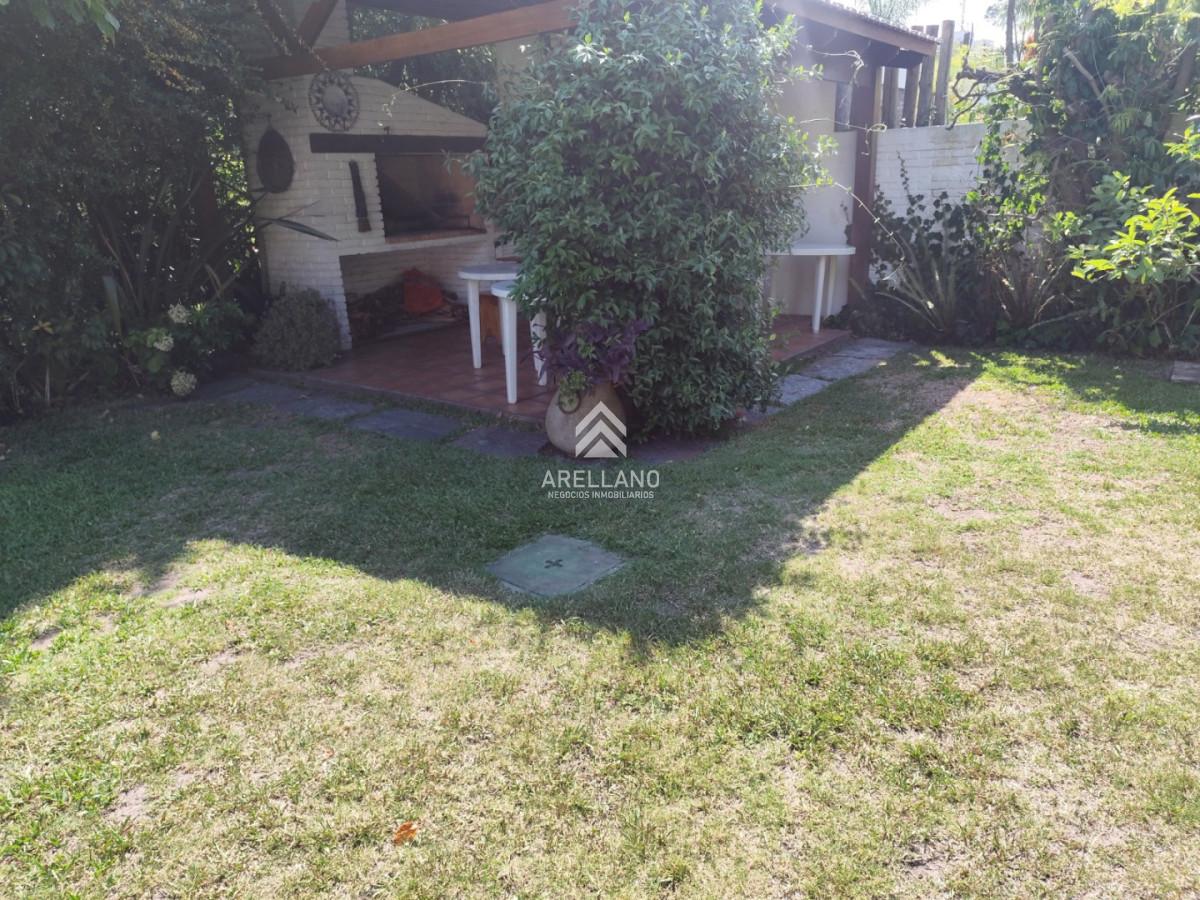 Casa ID.6126 - 2 dormitorios y dependencia en Playa Mansa