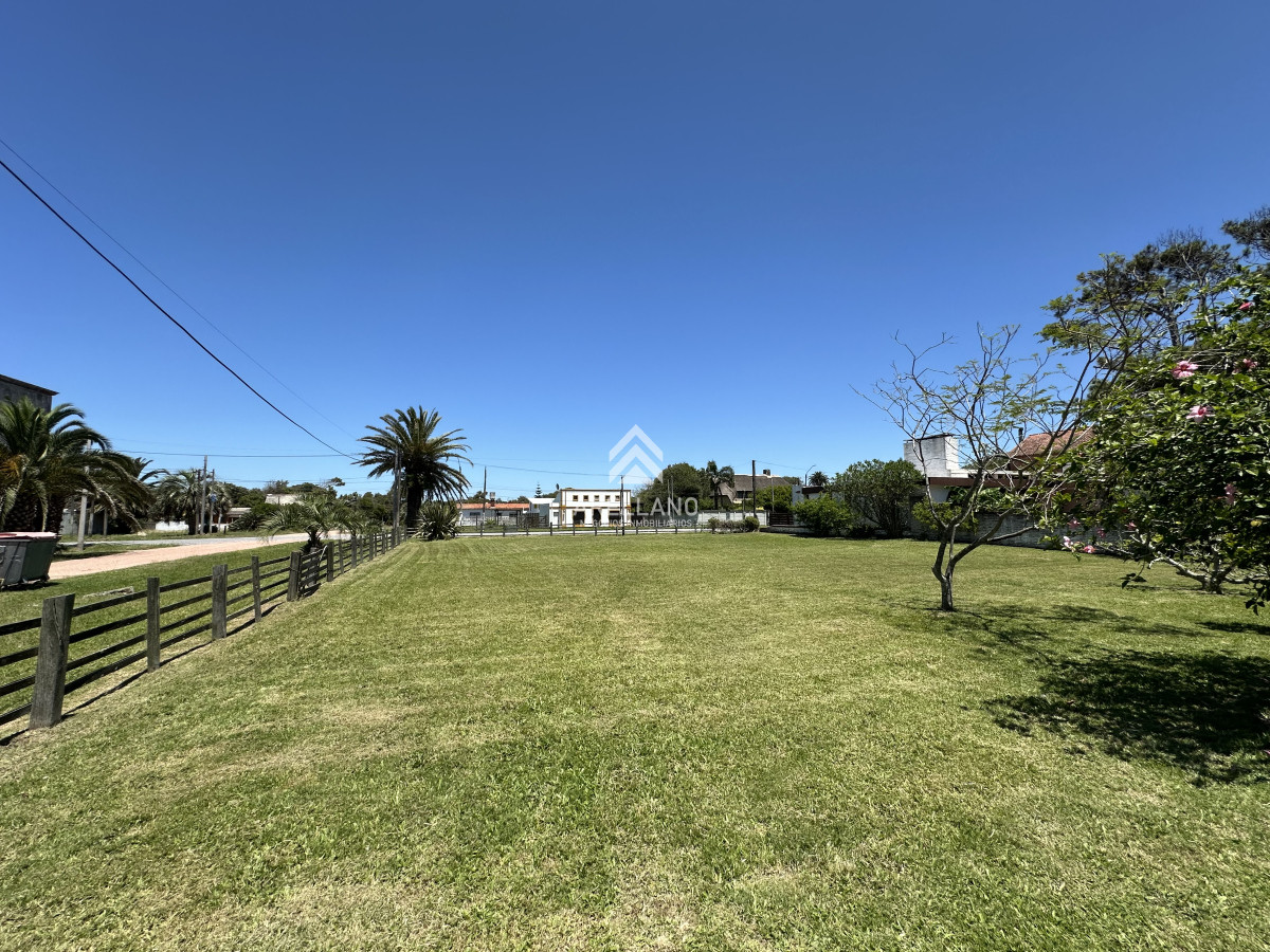 Casa ID.4217 - Venta casa 5 dormitorios en La Coronilla 