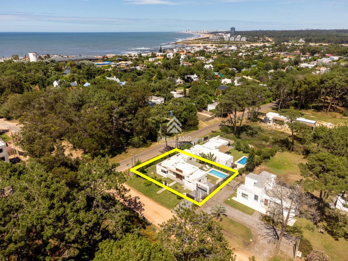 Casa ID.4200 - CASA CON PISCINA EN LA BARRA 3 DORMITORIOS