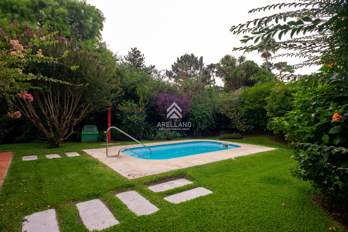 Casa ID.4386 - 3 dormitorios con piscina, Cantegril, Punta del Este