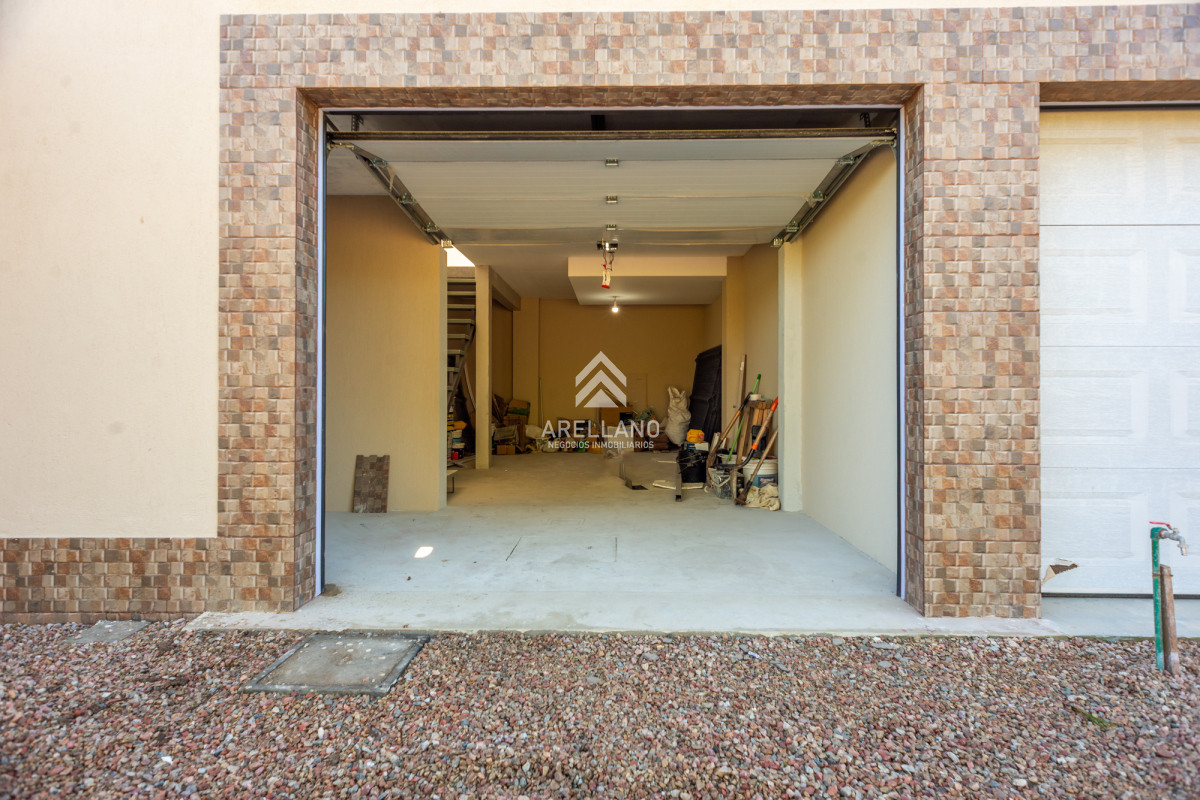 Casa ID.4605 - 2 dormitorios altos de la laguna con garage