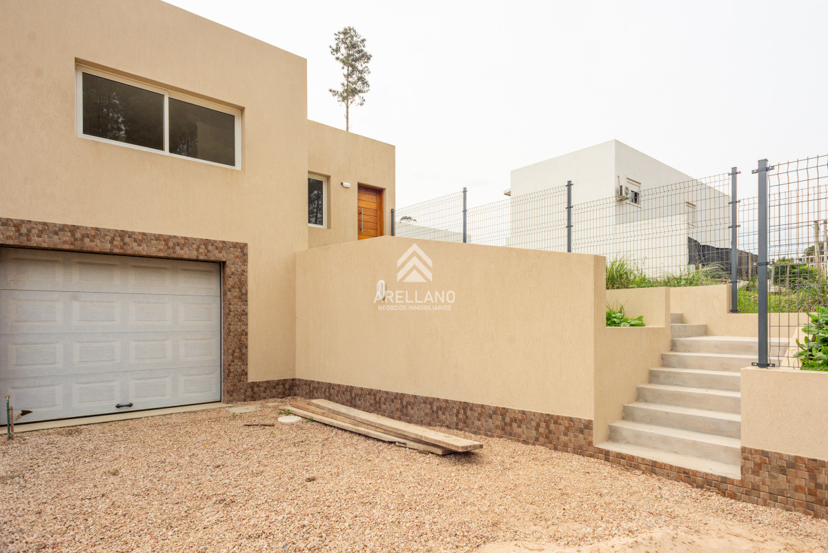 Casa ID.5496 - Altos de la laguna, 2 dormitorios con garage