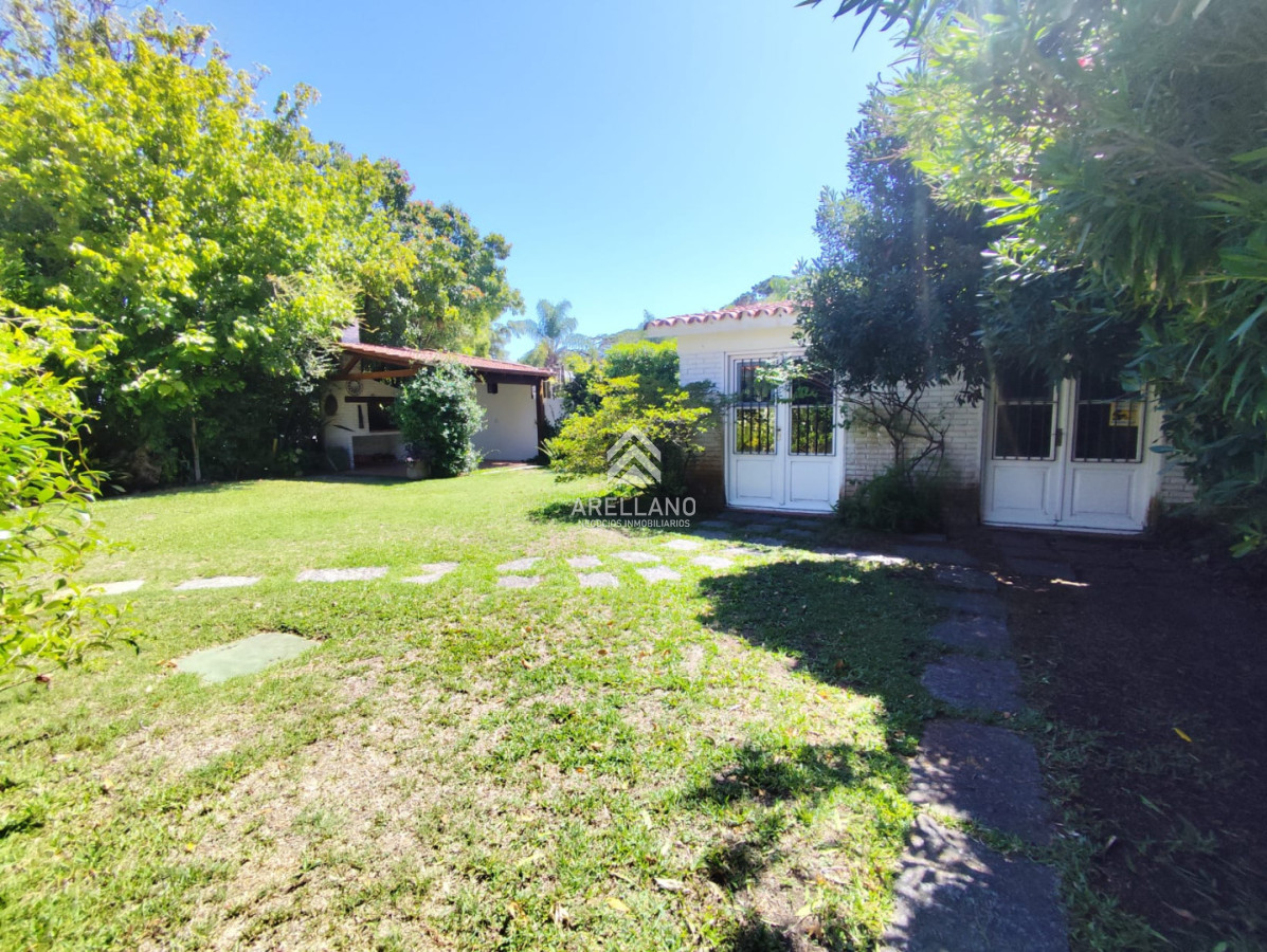 Casa ID.6126 - 2 dormitorios y dependencia en Playa Mansa