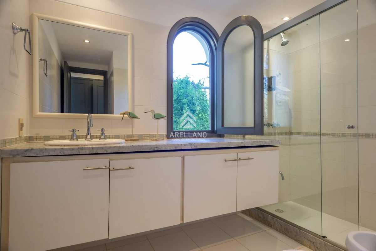 Casa ID.2663 - casa con piscina 5 dormitorios en suite, escritorio jardin amplio