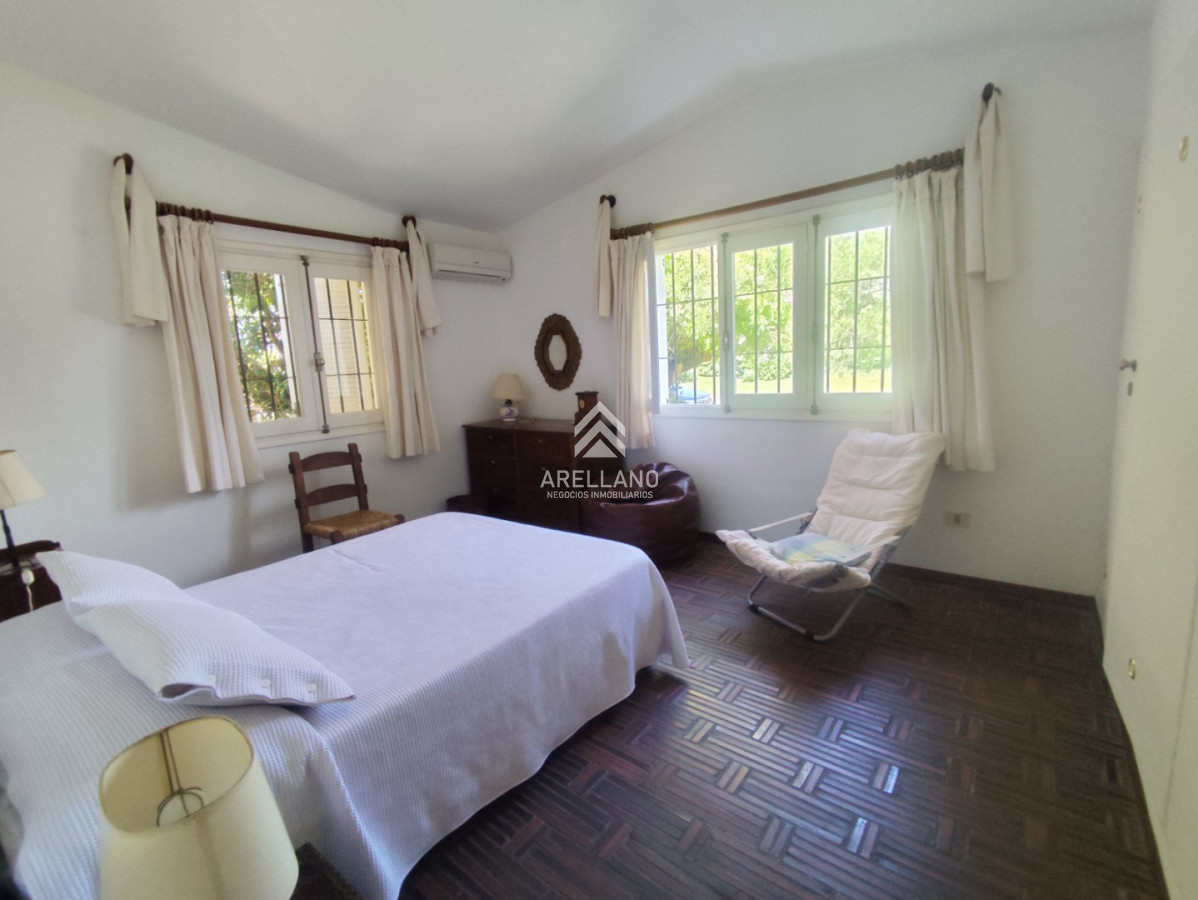 Casa ID.6126 - 2 dormitorios y dependencia en Playa Mansa