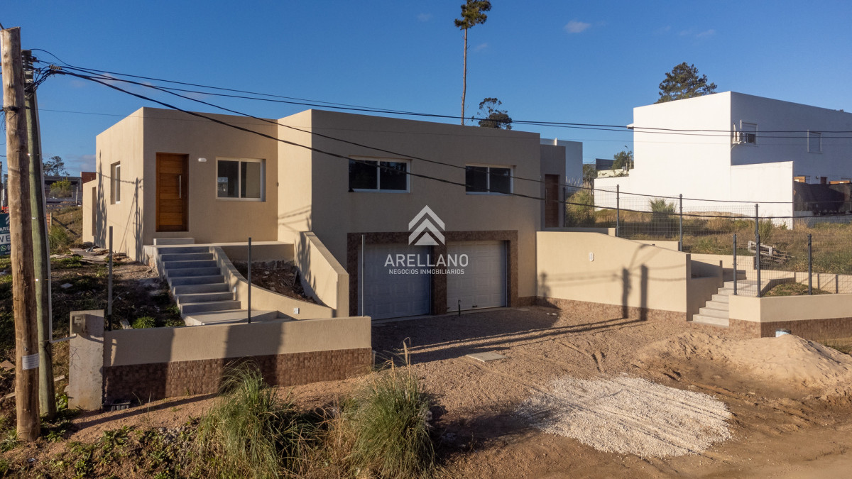 Casa ID.4605 - 2 dormitorios altos de la laguna con garage