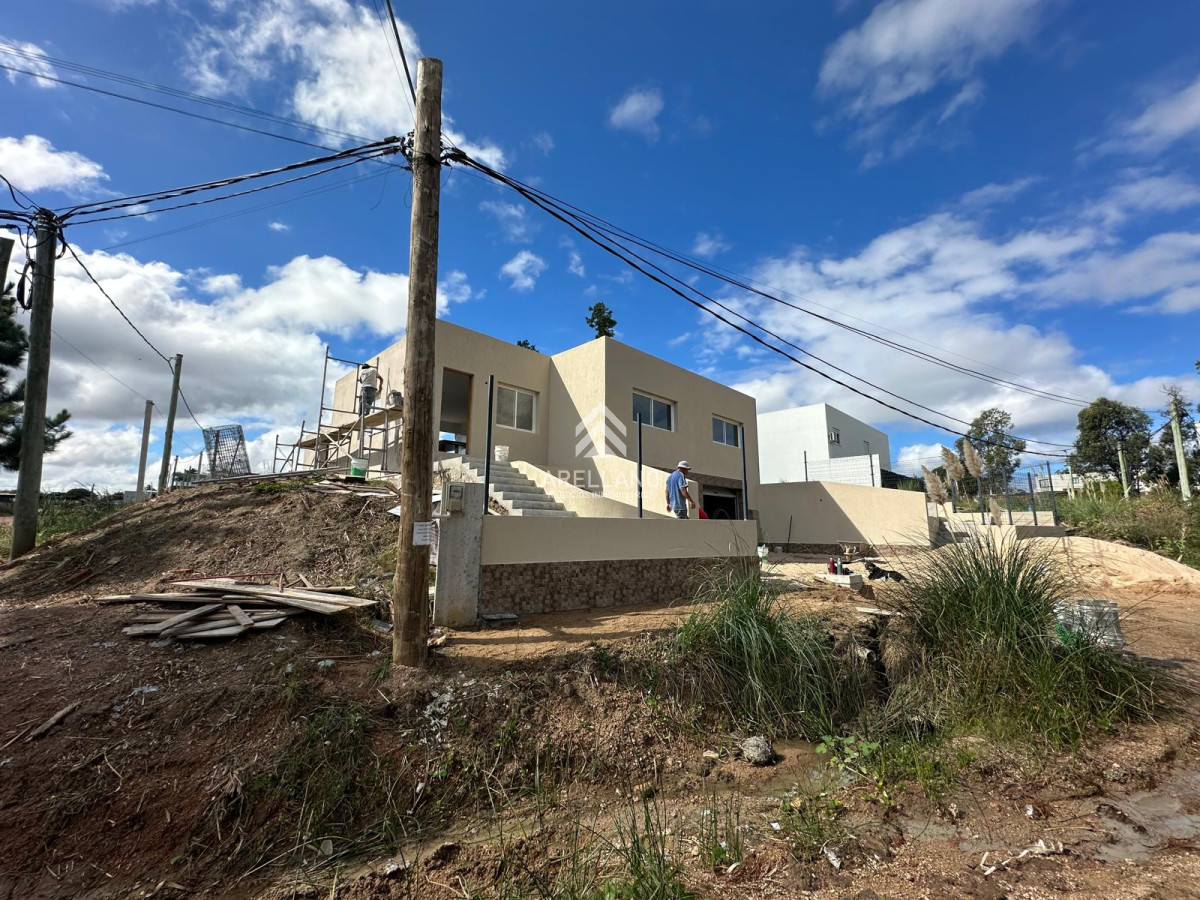 Casa ID.4605 - 2 dormitorios altos de la laguna con garage