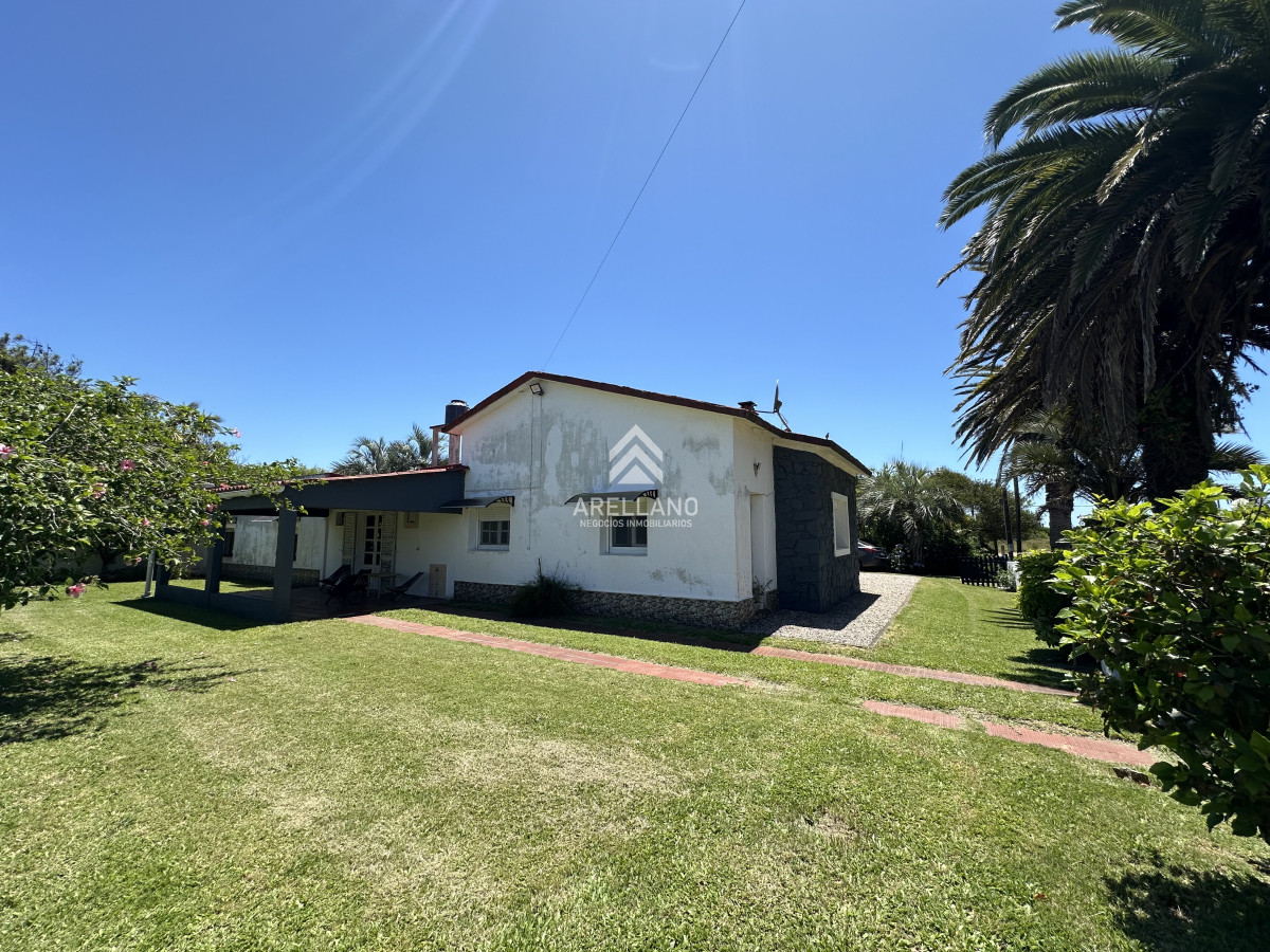 Casa ID.4217 - Venta casa 5 dormitorios en La Coronilla 