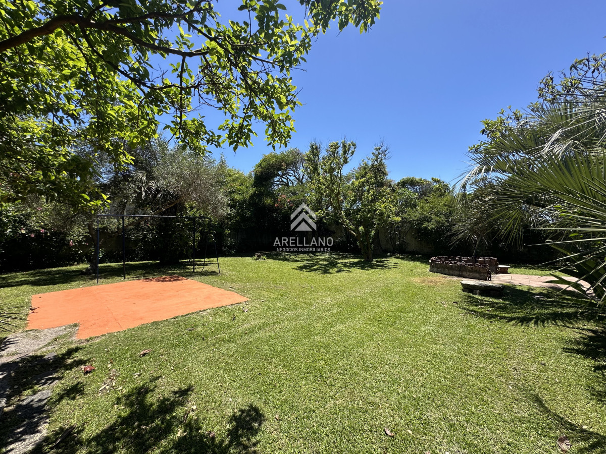 Casa ID.4217 - Venta casa 5 dormitorios en La Coronilla 