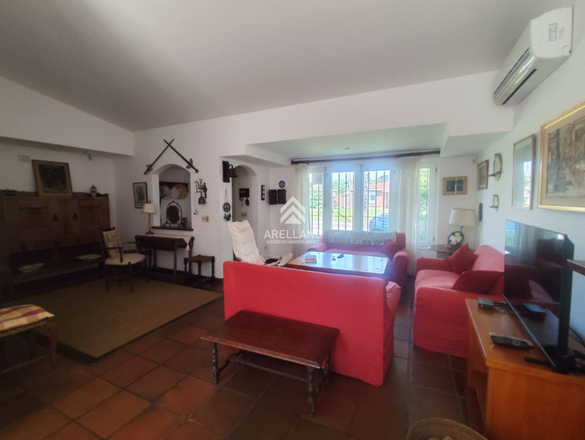Casa ID.6126 - 2 dormitorios y dependencia en Playa Mansa