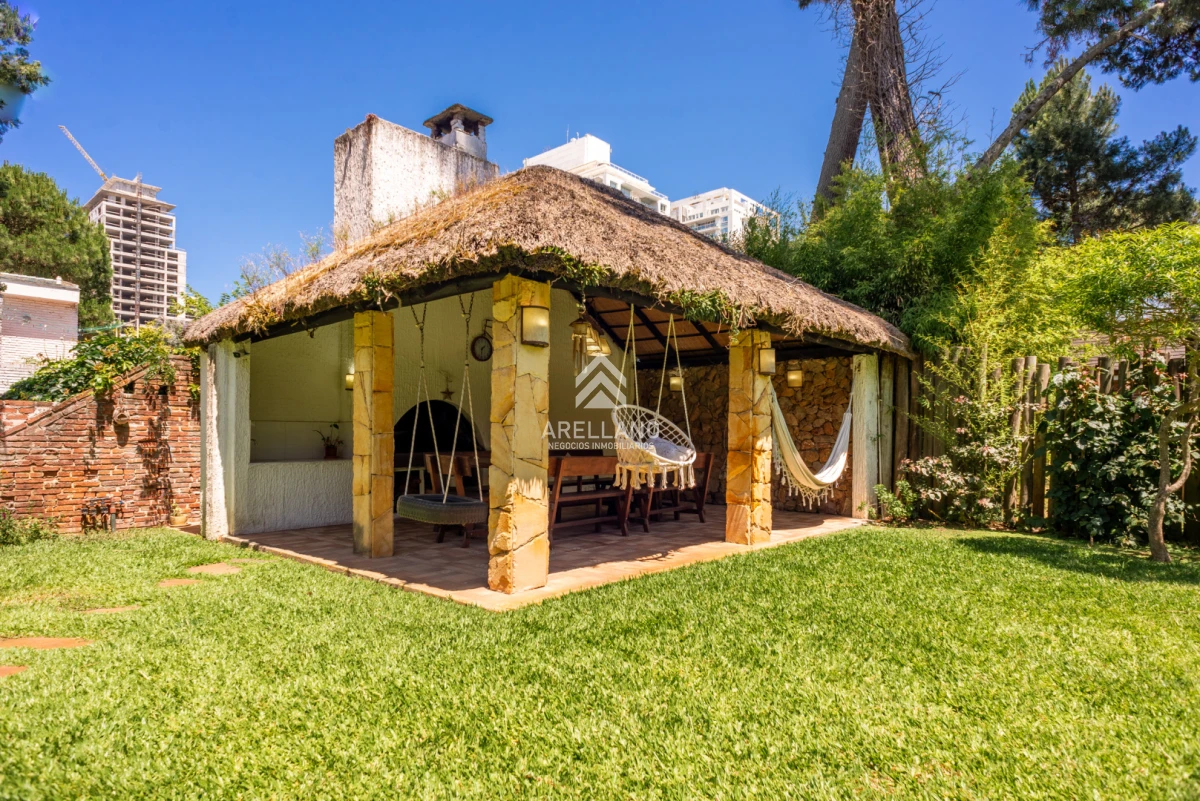 Casa ID.5750 - Alquiler 5 dormitorios piscina climatizada Punta del Este