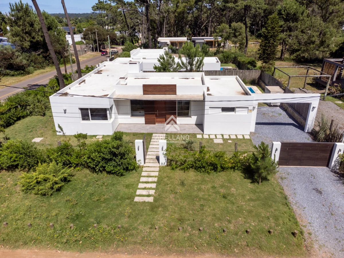Casa ID.4200 - CASA CON PISCINA EN LA BARRA 3 DORMITORIOS