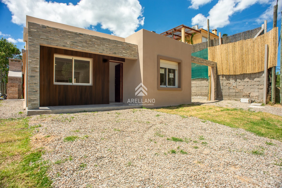 Casa ID.4281 - 2 dormitorios 2 baños cerca de la laguna y el mar!