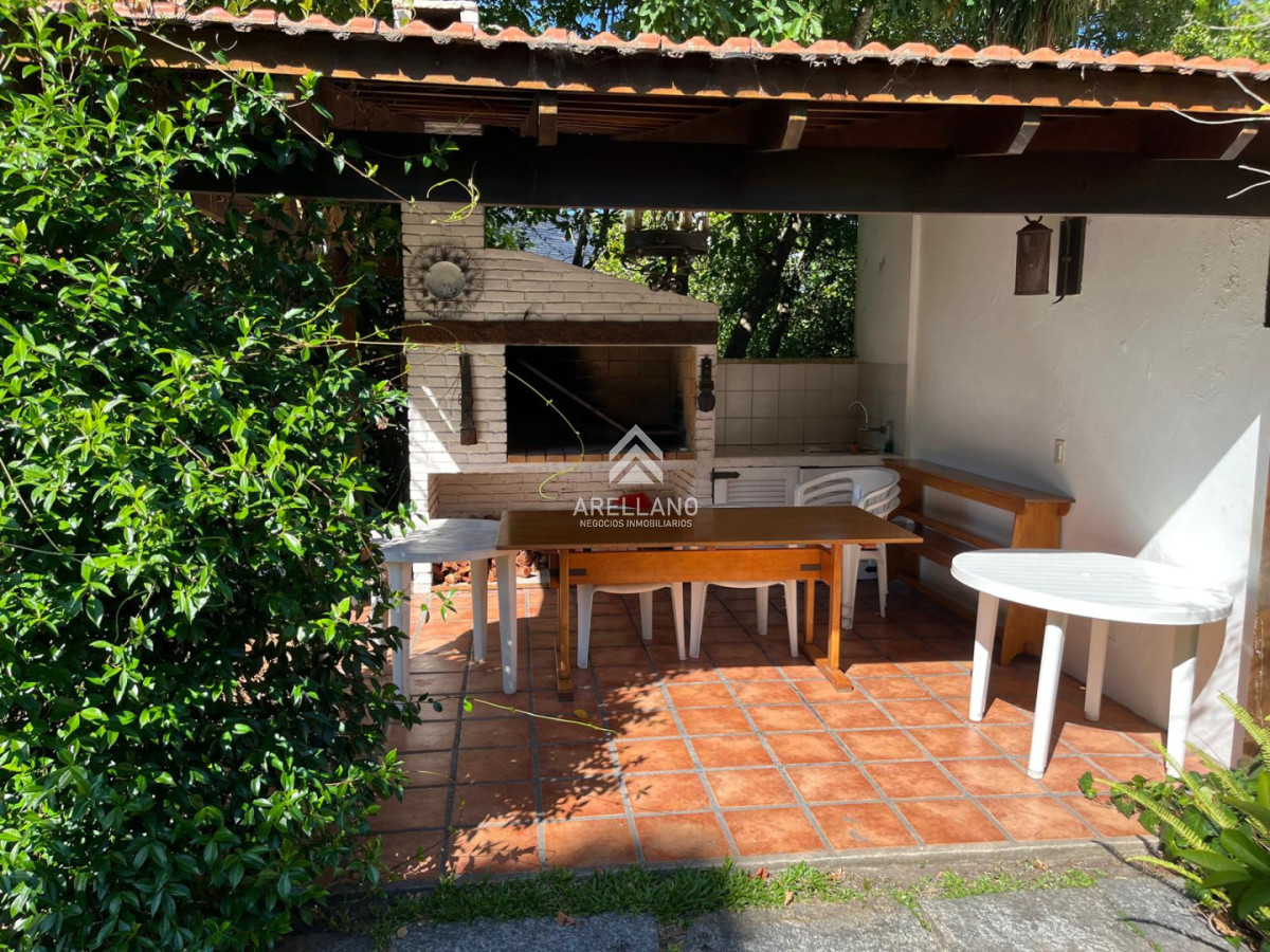 Casa ID.6126 - 2 dormitorios y dependencia en Playa Mansa
