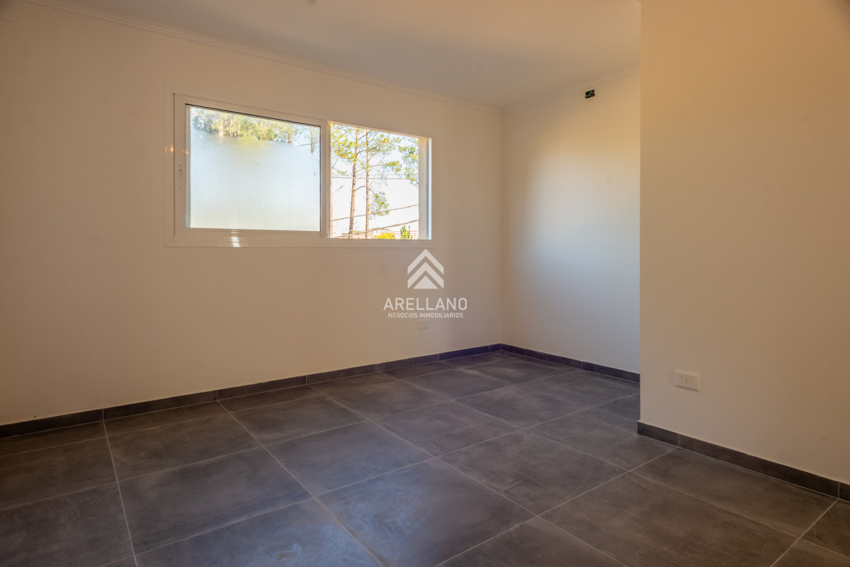 Casa ID.4605 - 2 dormitorios altos de la laguna con garage