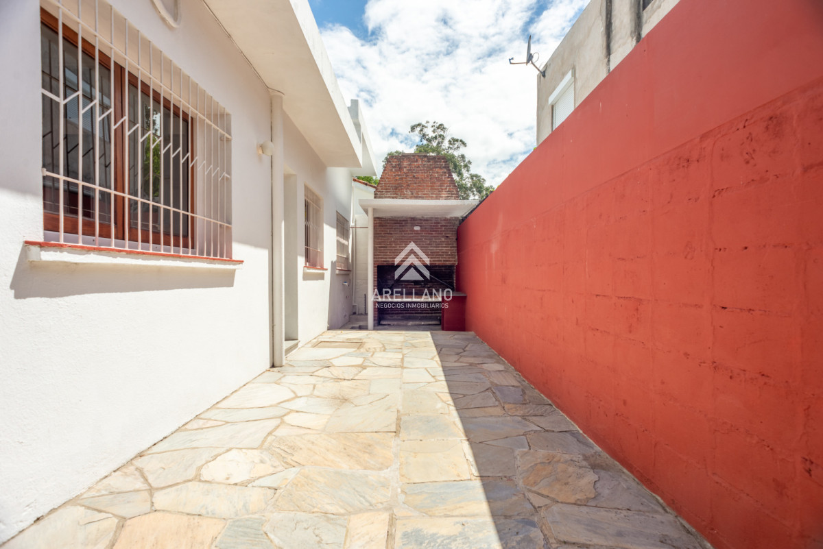 Casa ID.5781 - Casa en Pinares 2 dormitorios, solida construccion