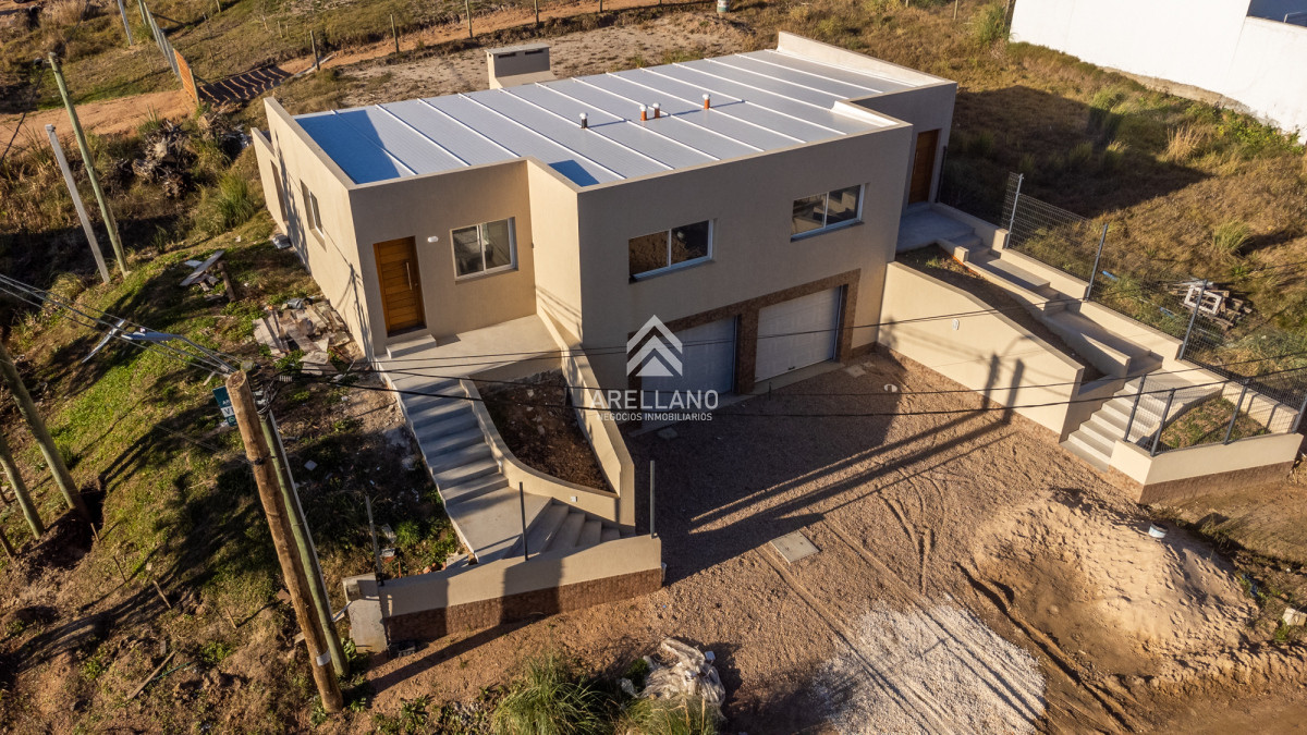 Casa ID.4605 - 2 dormitorios altos de la laguna con garage