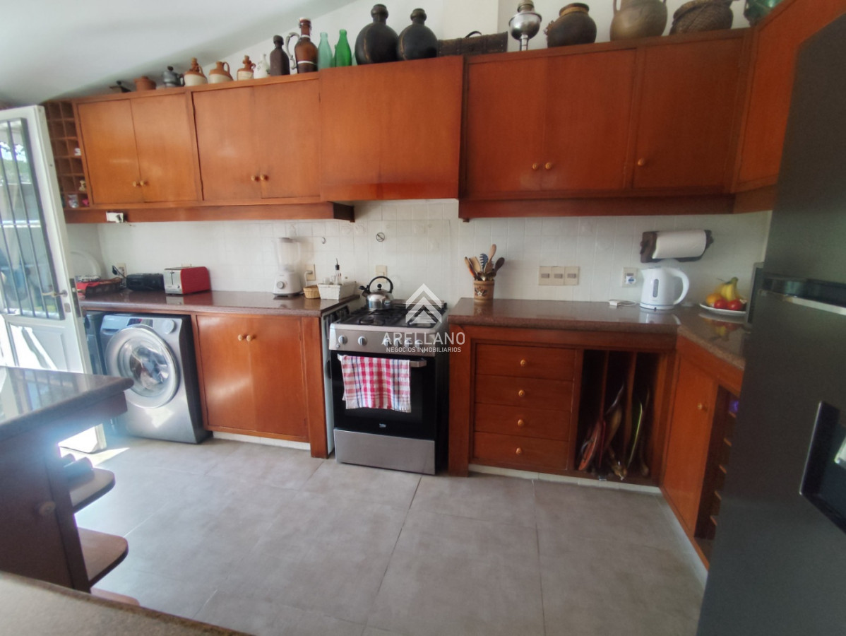 Casa ID.6126 - 2 dormitorios y dependencia en Playa Mansa