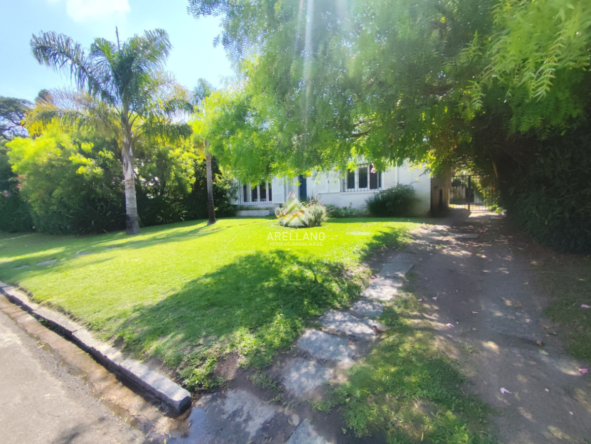 Casa ID.6126 - 2 dormitorios y dependencia en Playa Mansa