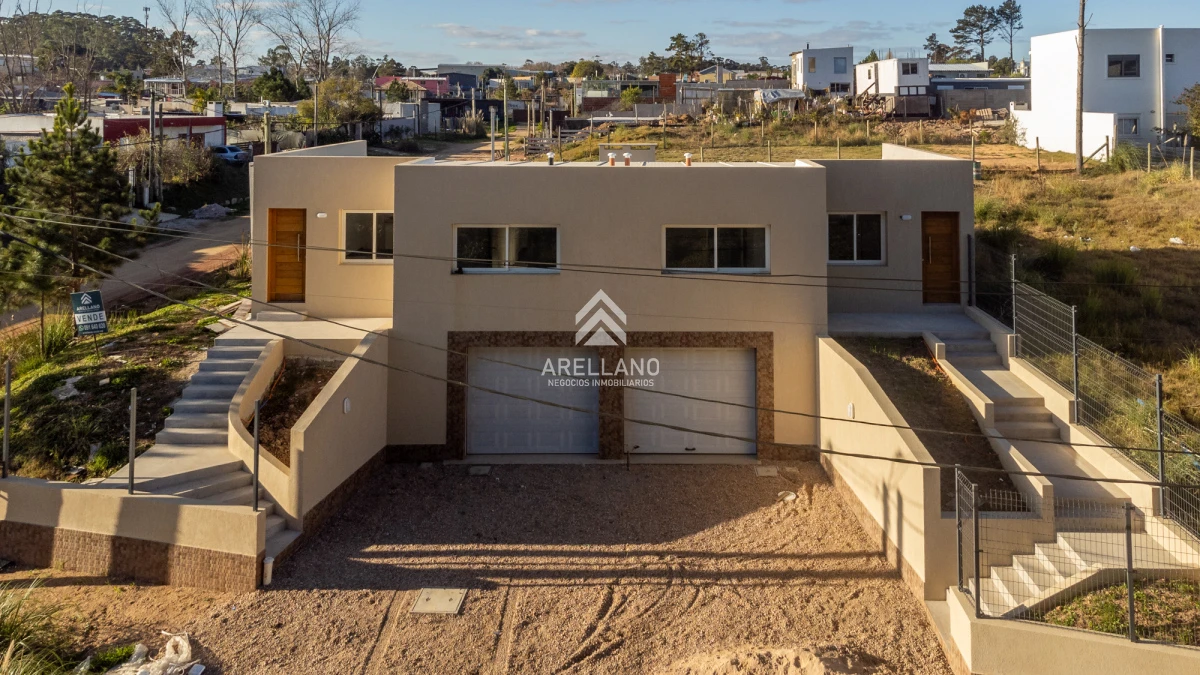 Casa ID.4605 - 2 dormitorios altos de la laguna con garage