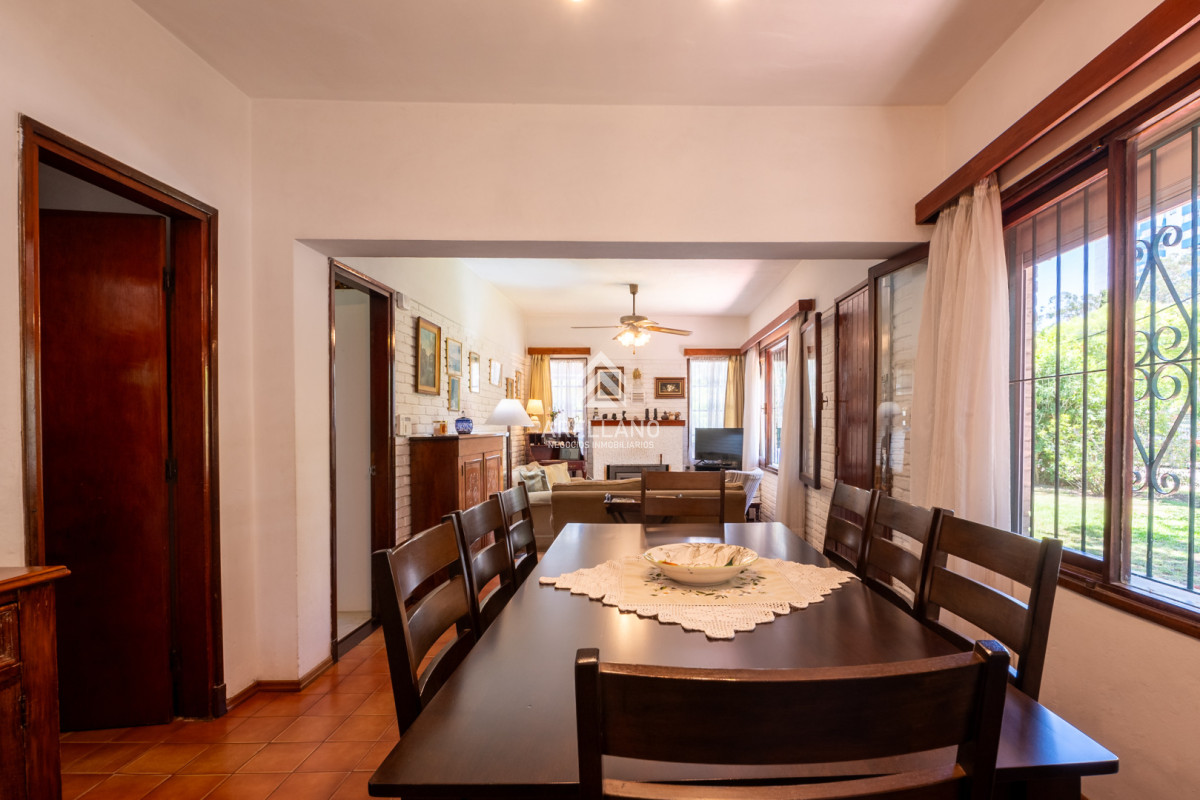 Casa ID.5911 - Venta casa 5 dormitorios, piscina y garage