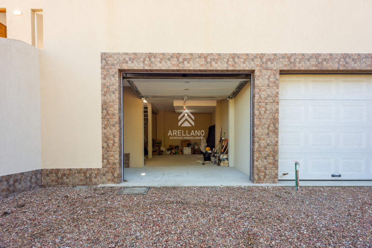 Casa ID.4605 - 2 dormitorios altos de la laguna con garage