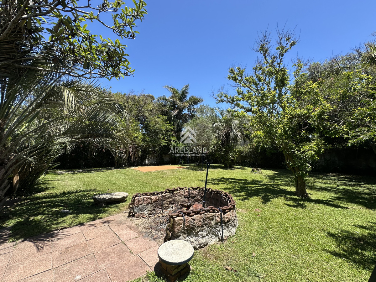 Casa ID.4217 - Venta casa 5 dormitorios en La Coronilla 