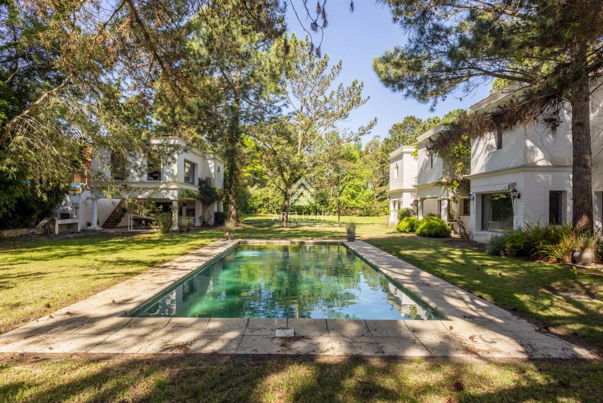 Casa ID.2663 - casa con piscina 5 dormitorios en suite, escritorio jardin amplio