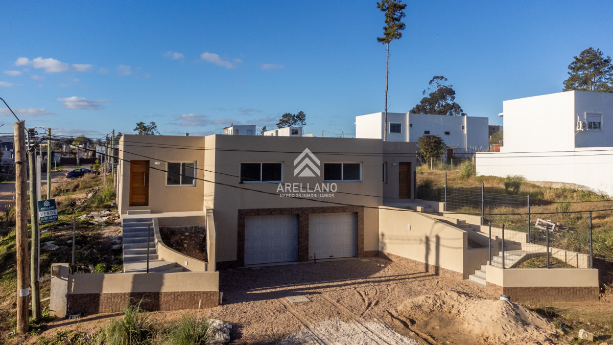 Casa ID.4605 - 2 dormitorios altos de la laguna con garage