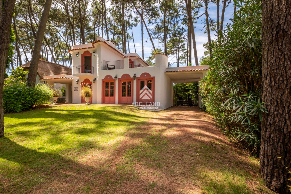 Casa ID.5791 - Casa de estilo en Pinares, 4 habitaciones y 3 baños